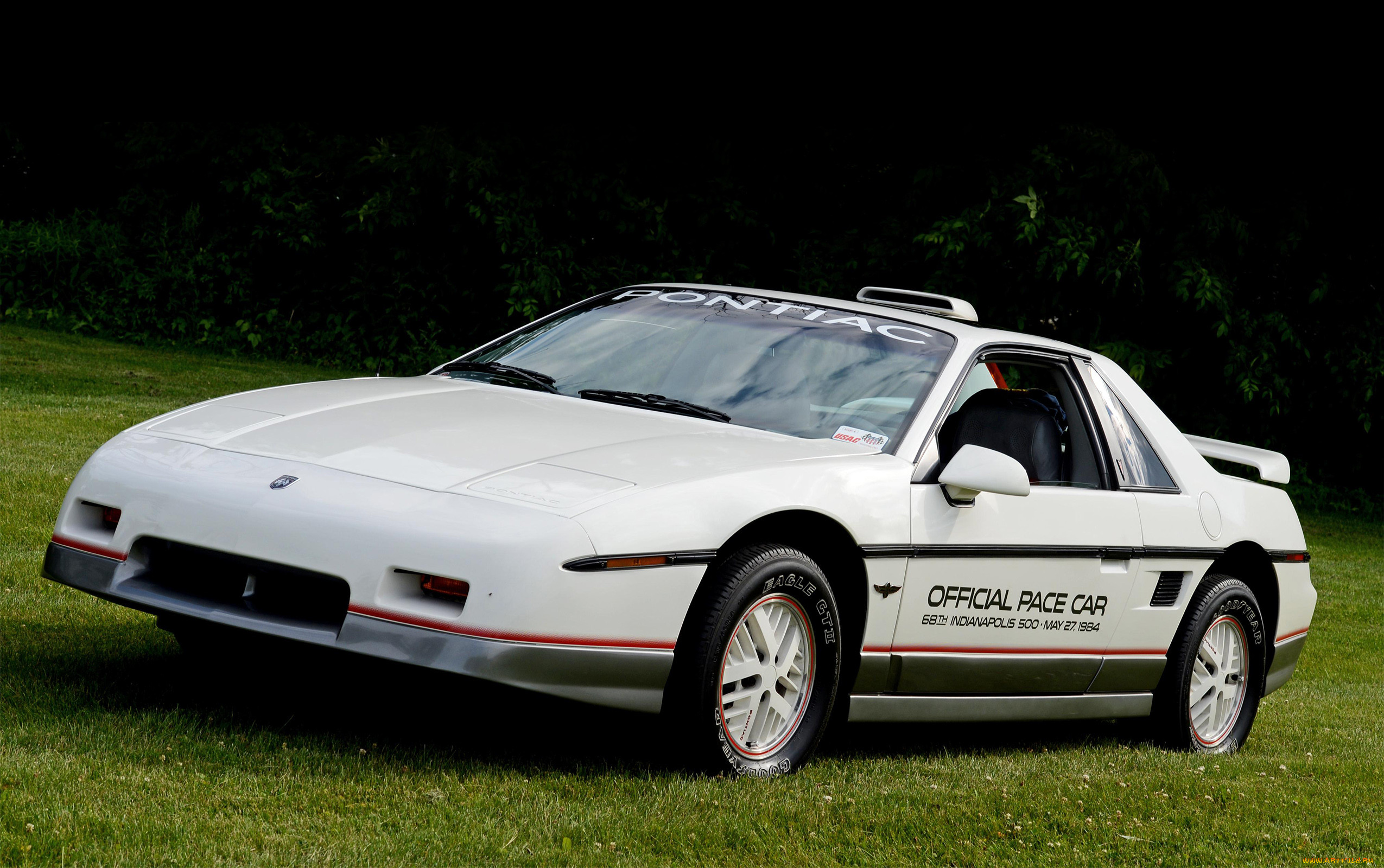 Fiero hope 100. Pontiac Fiero Indy 500 Pace car (1984). Магистр 1600 автомобиль. Fiero 9000. Гранд Фиеро автомобиль.